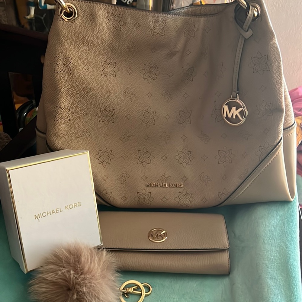 This is a used Michael Kors purse wallet and keychain set